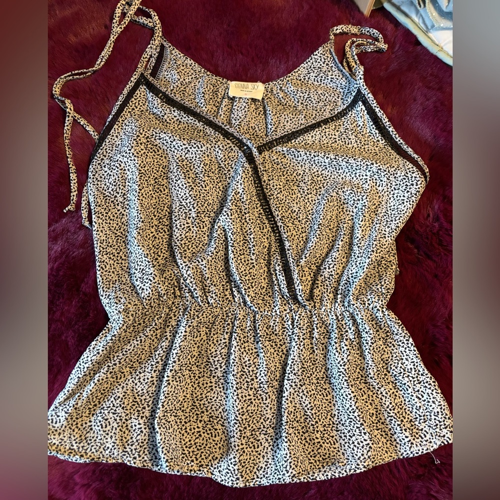 Cute pattern strappy top